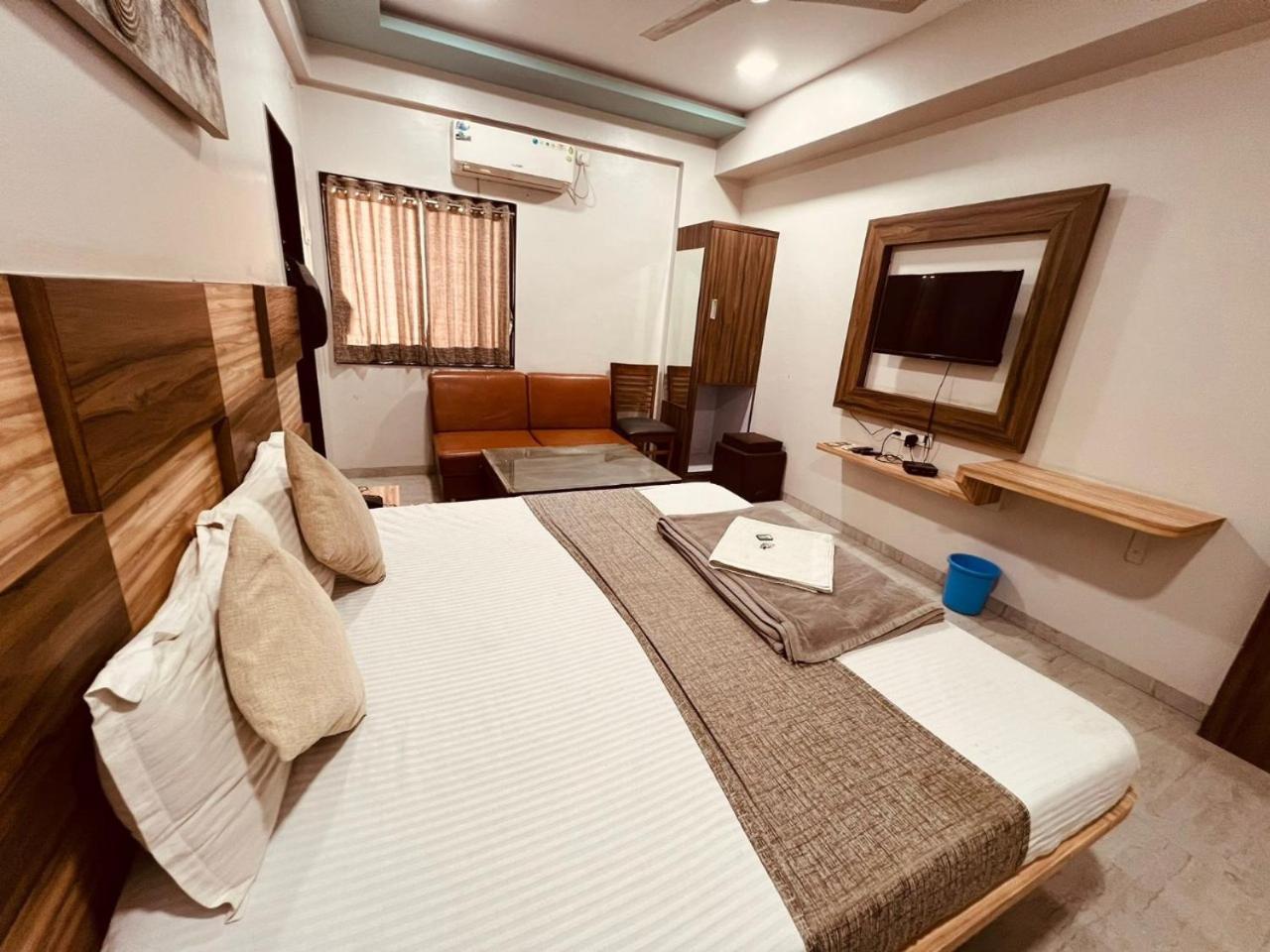 Hotel Pragati Inn Ahmednagar Ngoại thất bức ảnh