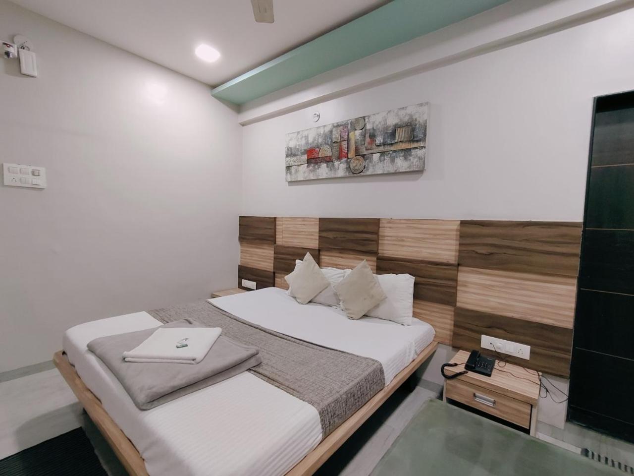 Hotel Pragati Inn Ahmednagar Ngoại thất bức ảnh
