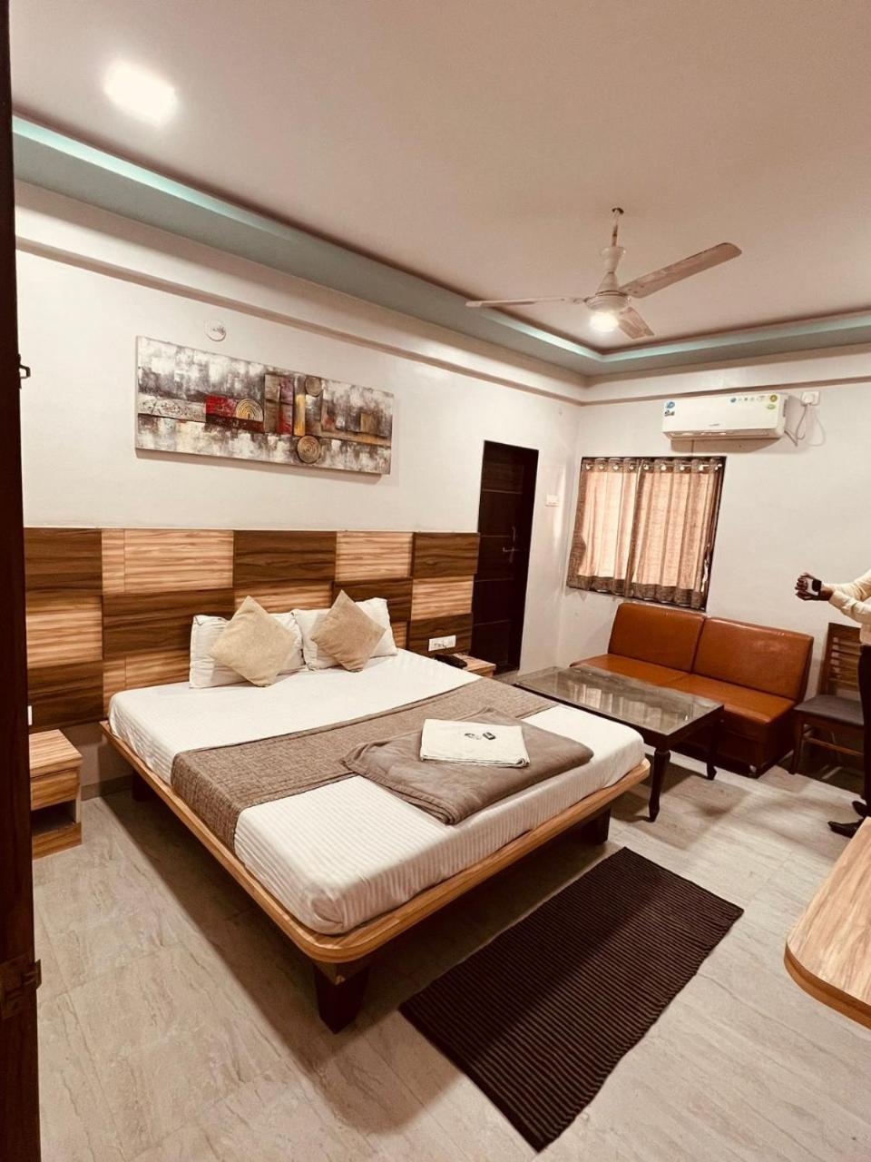 Hotel Pragati Inn Ahmednagar Ngoại thất bức ảnh