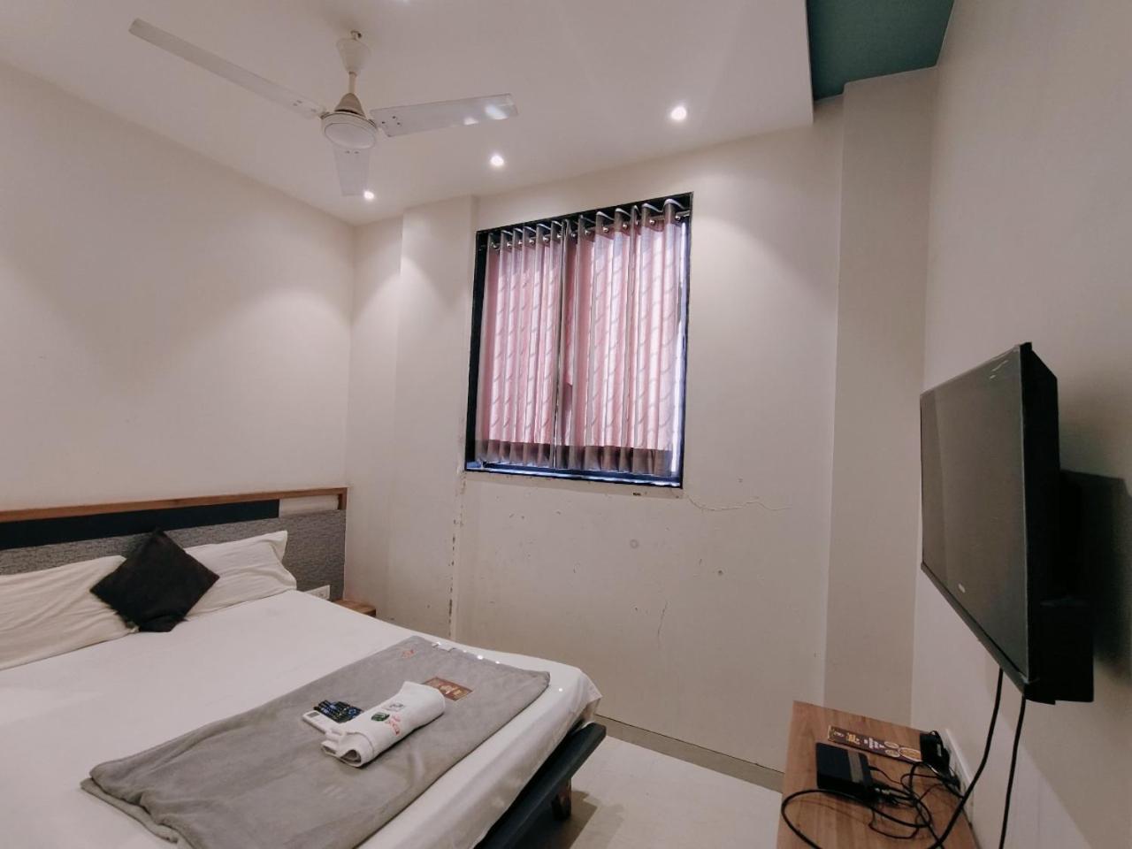 Hotel Pragati Inn Ahmednagar Ngoại thất bức ảnh