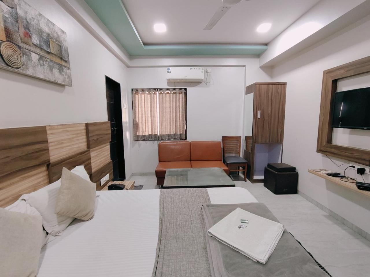 Hotel Pragati Inn Ahmednagar Ngoại thất bức ảnh