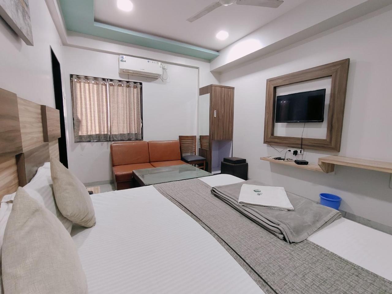 Hotel Pragati Inn Ahmednagar Ngoại thất bức ảnh