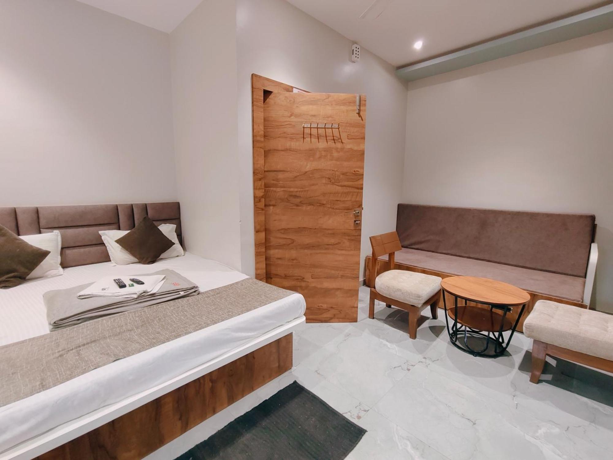 Hotel Pragati Inn Ahmednagar Ngoại thất bức ảnh