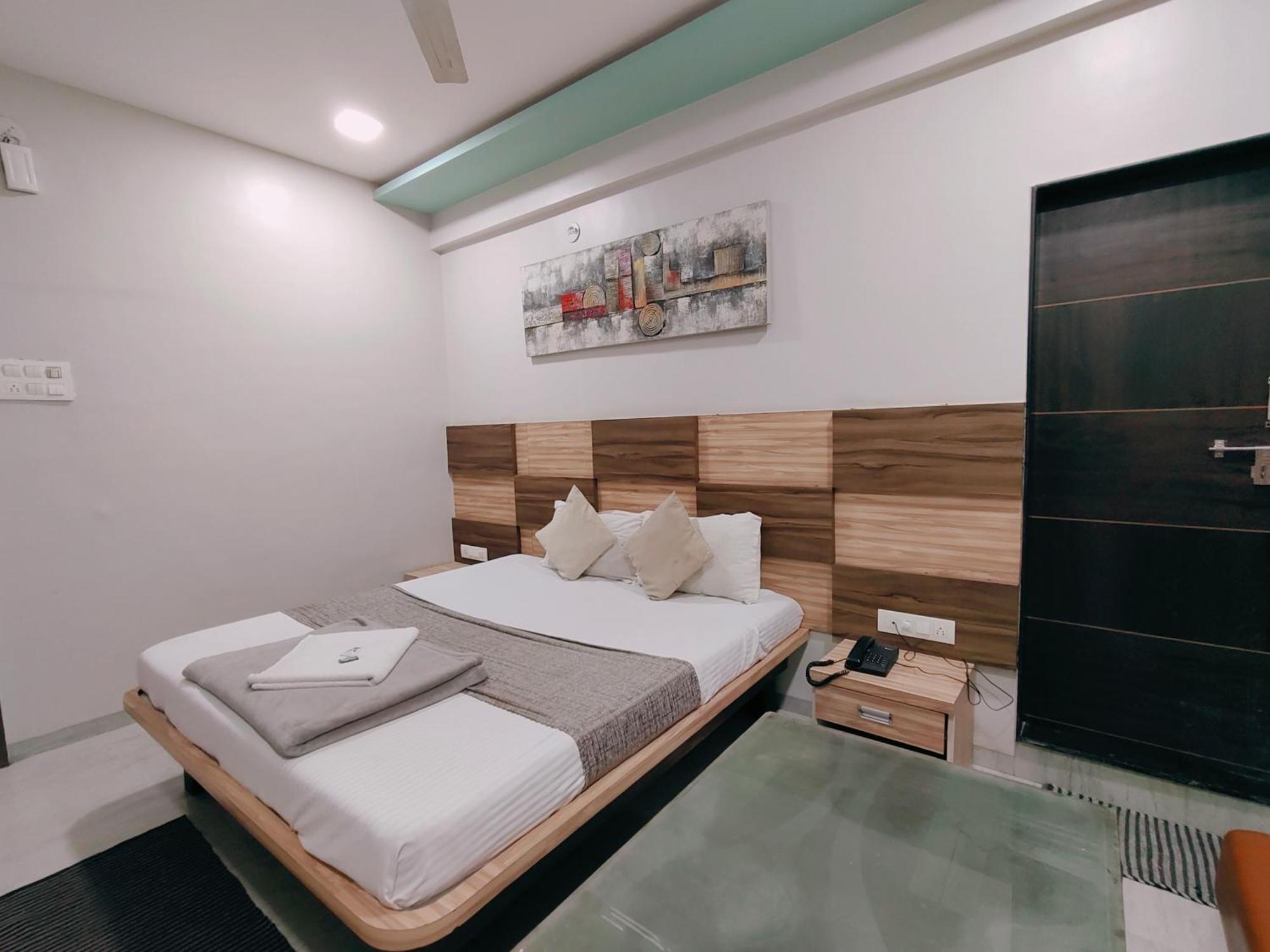 Hotel Pragati Inn Ahmednagar Ngoại thất bức ảnh